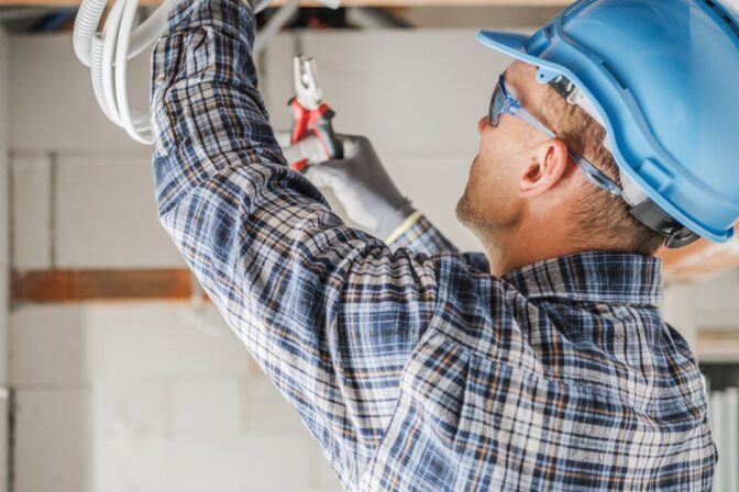 Services électricité et plomberie - SBCR Maçonnerie