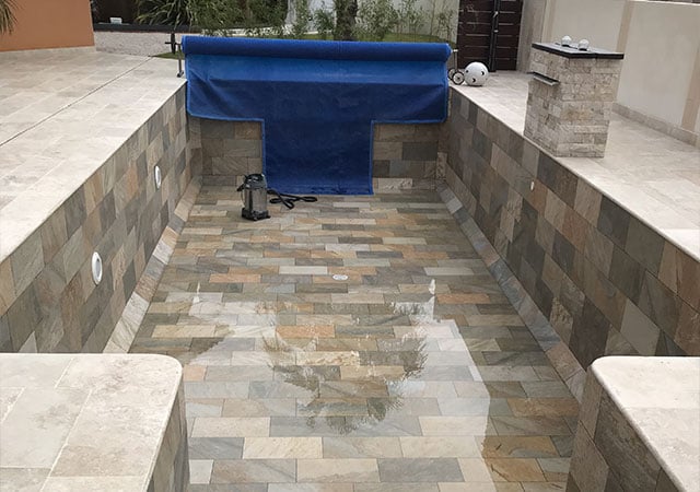 Maçonnerie bassin de piscine - Maçonnerie et gros oeuvre - site SBCR